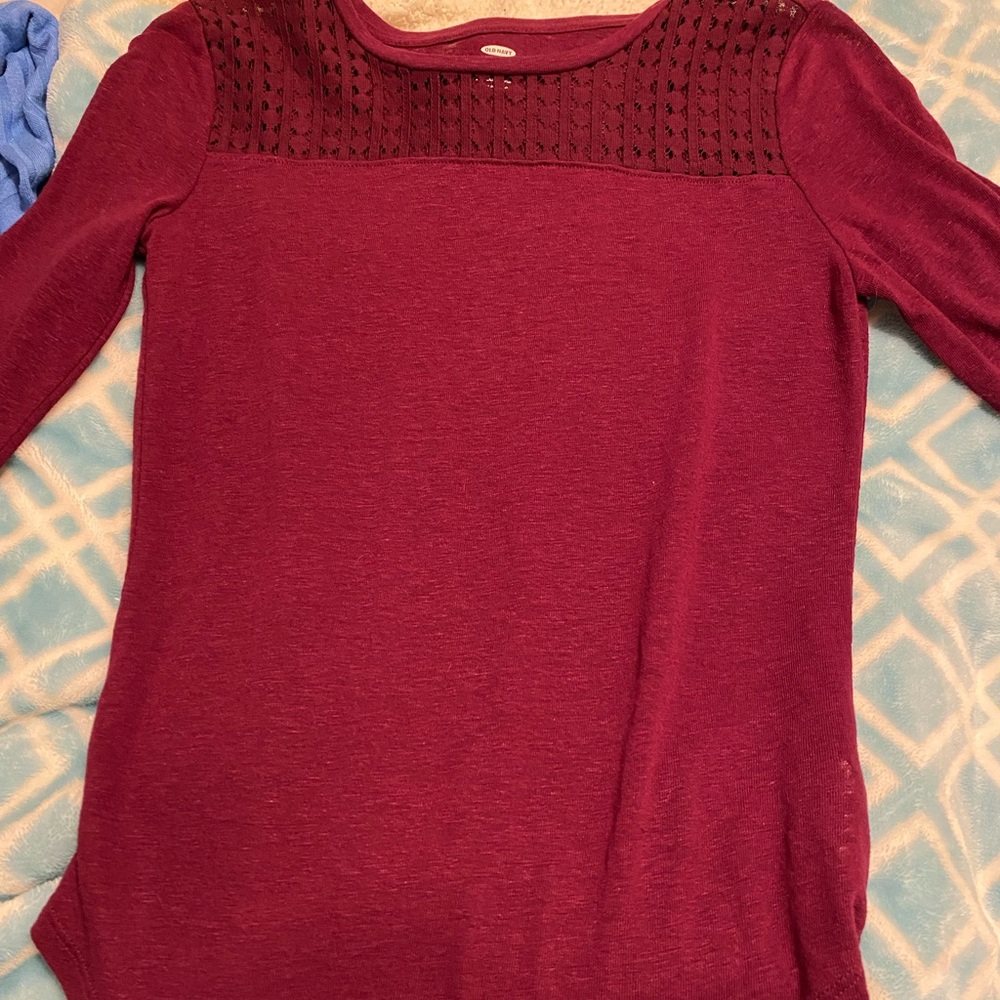 maroon shirt